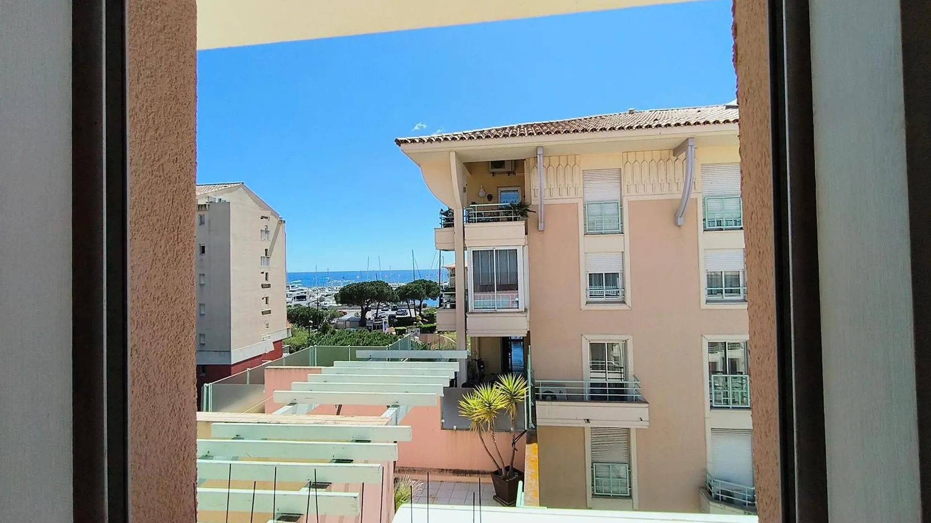 T3 Duplex 6 Voyageurs 50 Metres Des Plages Frejus 0*,  France